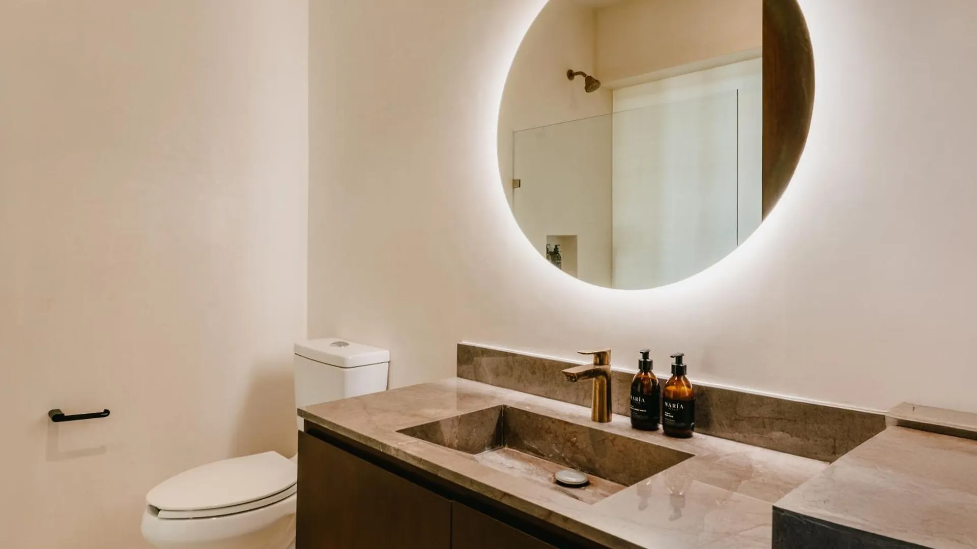 Διαμέρισμα Sleek Penthouse Escape With Rooftop Pool