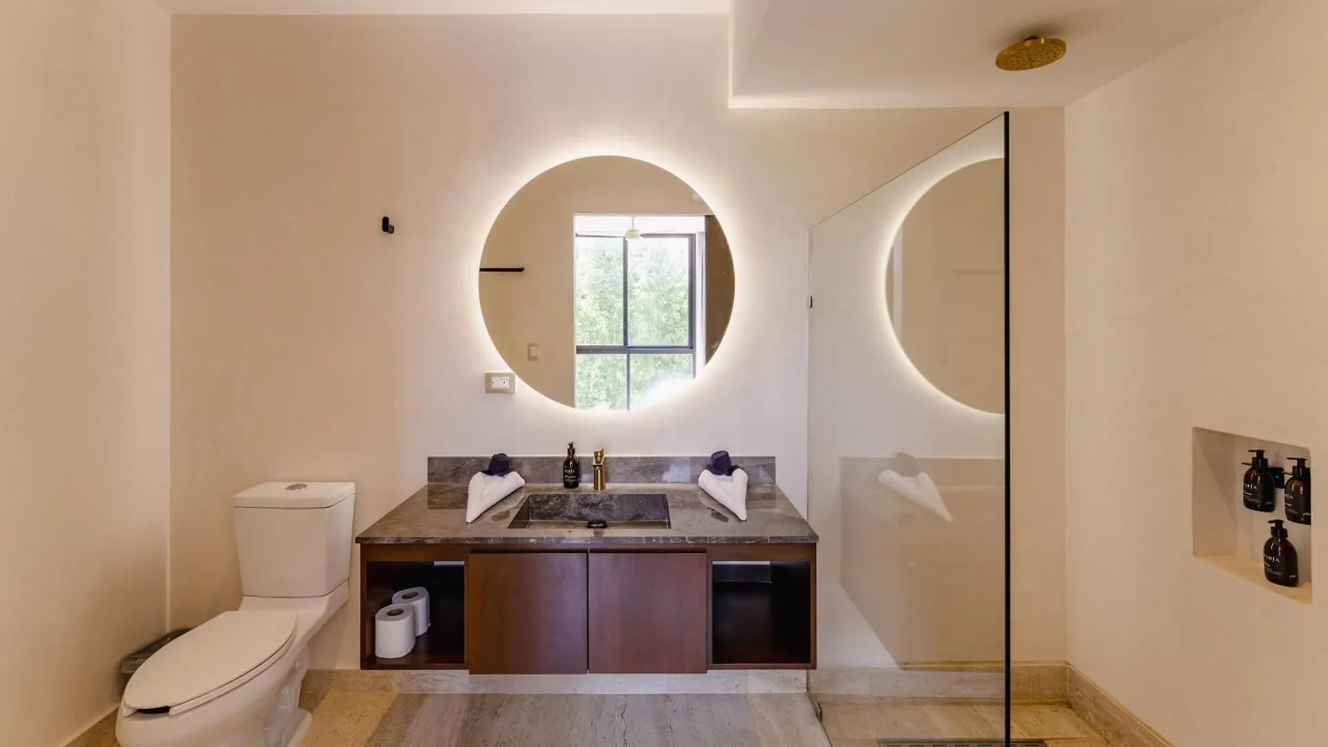 Sleek Penthouse Escape With Rooftop Pool Διαμέρισμα Τουλούμ