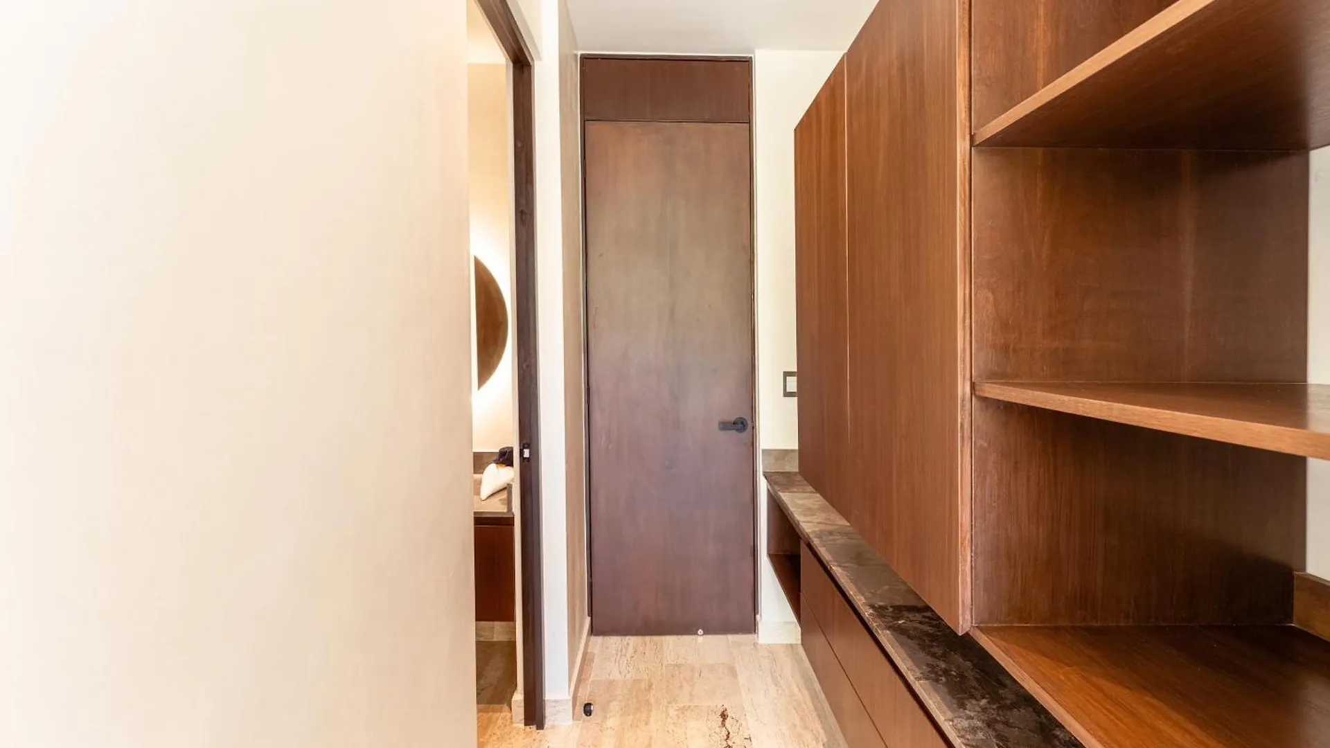 Διαμέρισμα Sleek Penthouse Escape With Rooftop Pool
