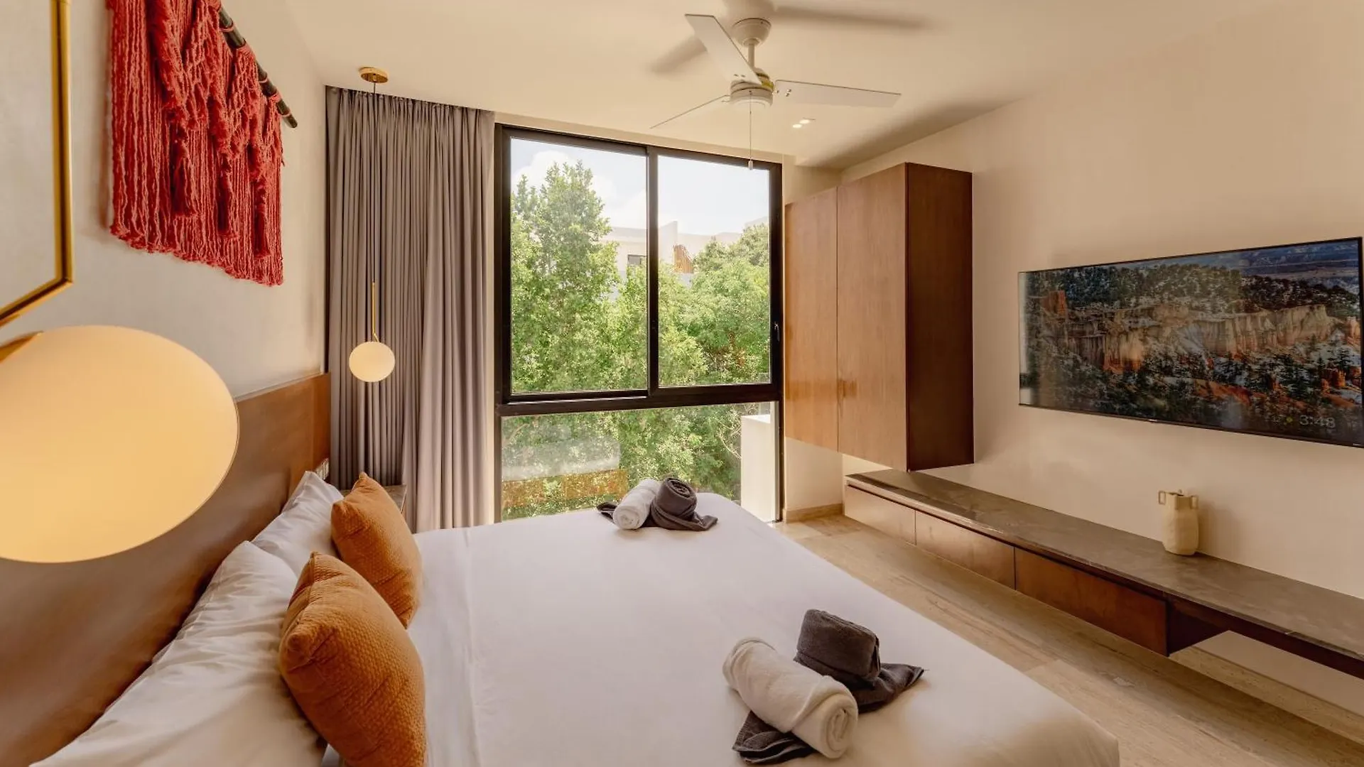 Sleek Penthouse Escape With Rooftop Pool Διαμέρισμα Τουλούμ