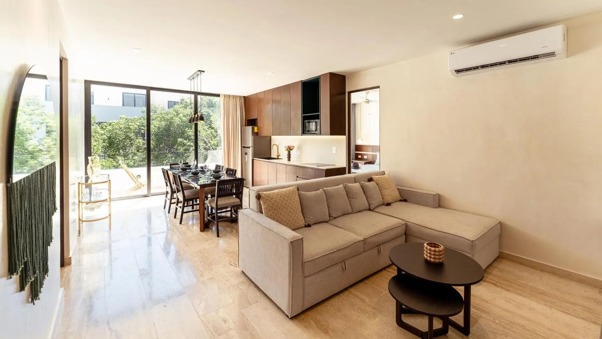 Διαμέρισμα Sleek Penthouse Escape With Rooftop Pool