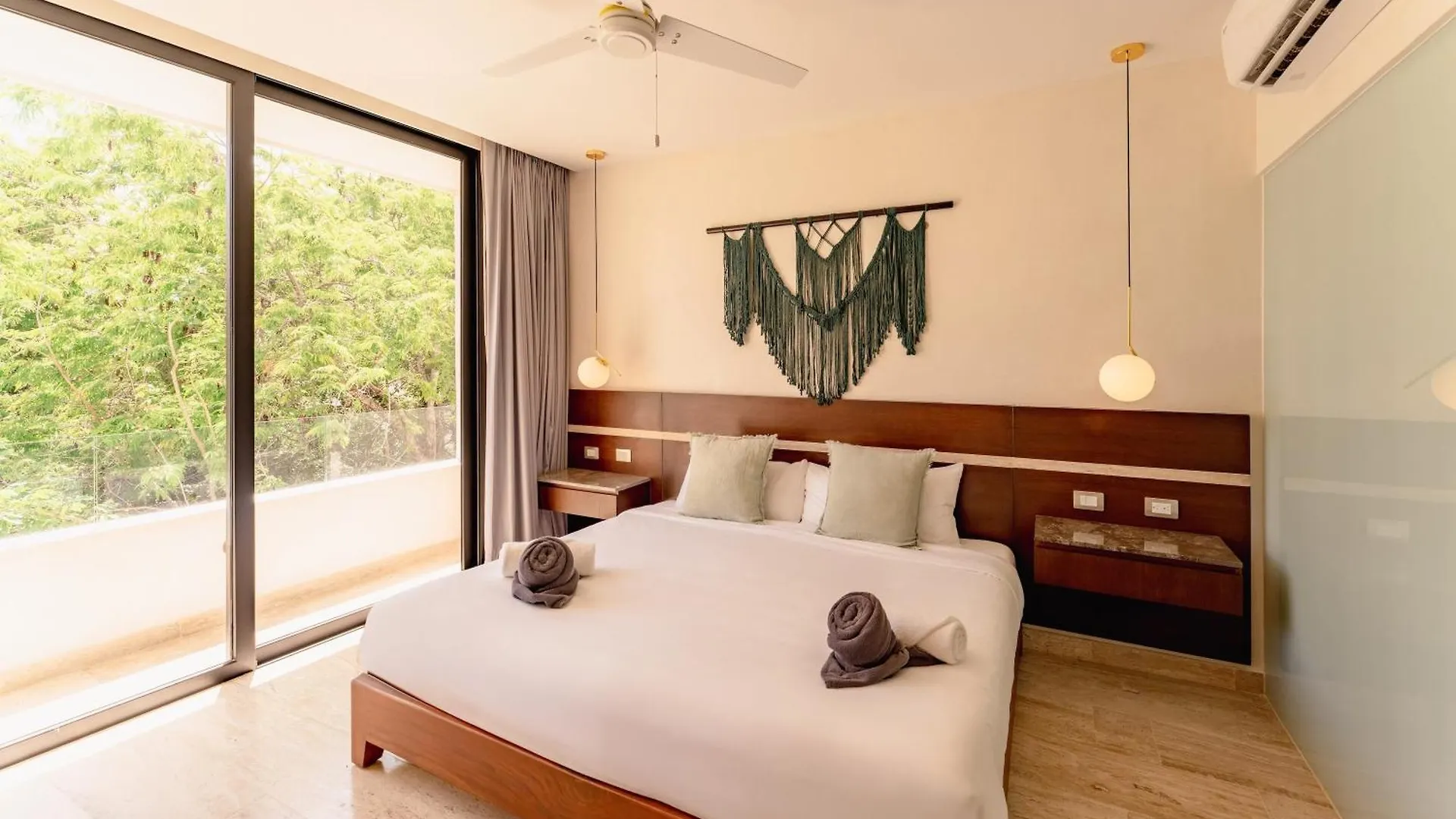 Sleek Penthouse Escape With Rooftop Pool Διαμέρισμα Τουλούμ