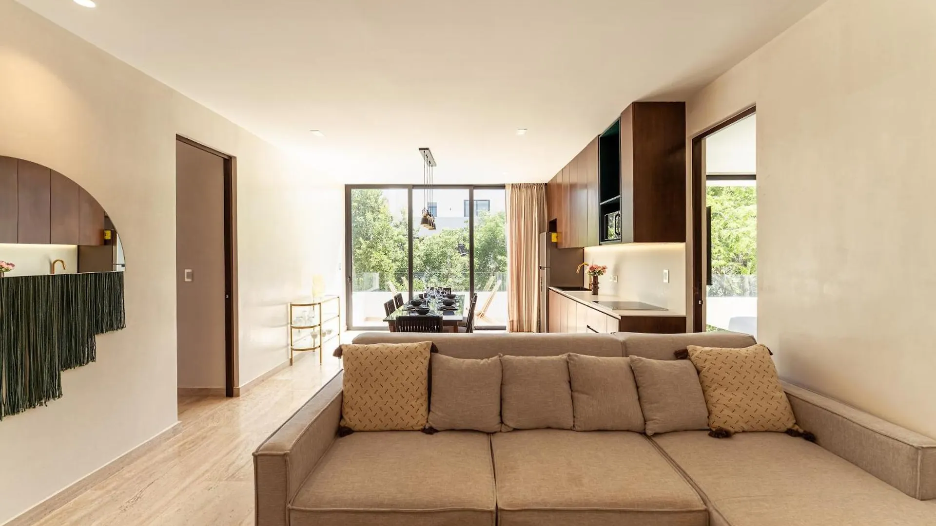 Διαμέρισμα Sleek Penthouse Escape With Rooftop Pool